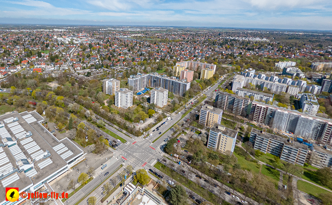 21.04.2023 - Baustelle Fassadensanierung am Karl-Marx-Ring 11-21 in Neuperlach